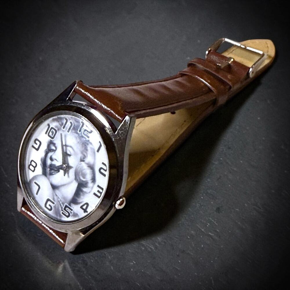 Novelty Marilyn Monroe Watch Unisex Silver Tone Case Screw Back Timepiece RUNS